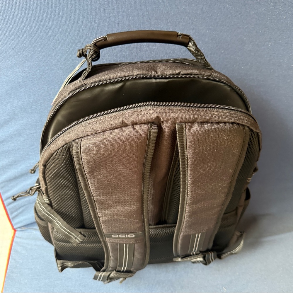 Ogio Alpha Backpack - Picture 3 of 7